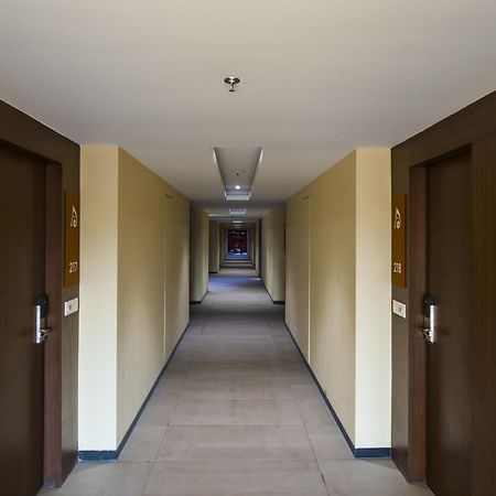 Hotel Atharva Ujjain Exteriör bild