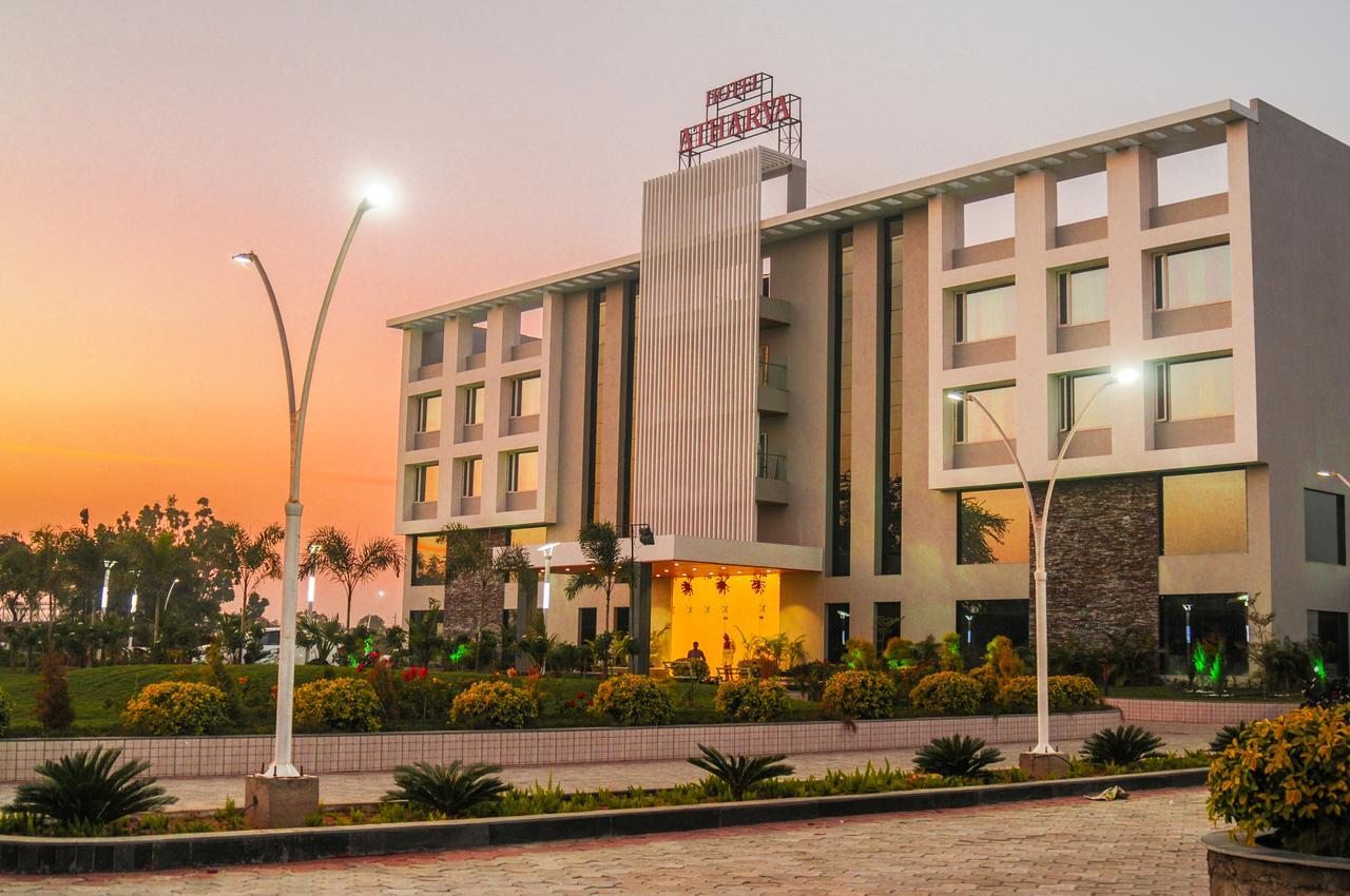 Hotel Atharva Ujjain Exteriör bild