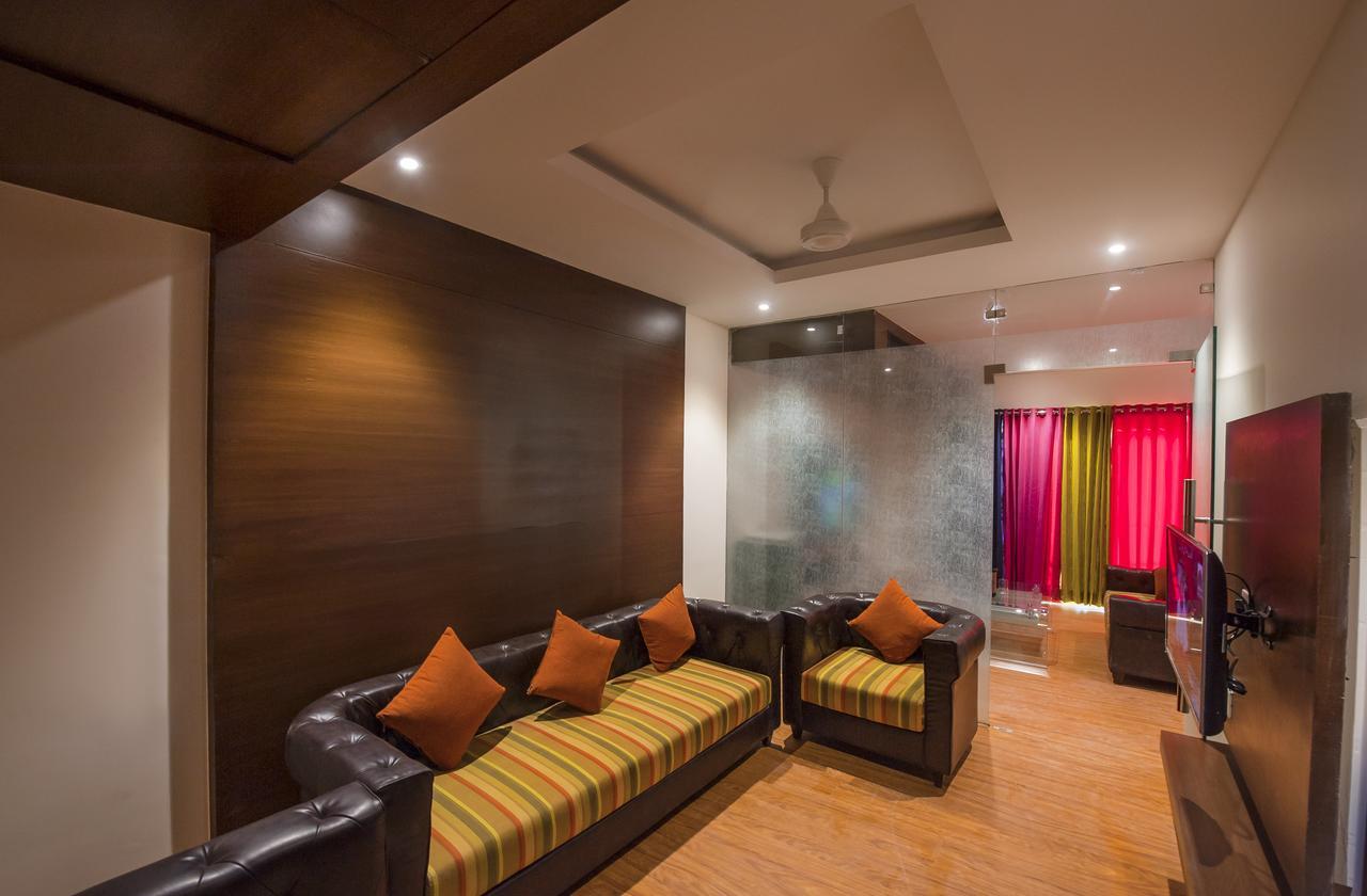 Hotel Atharva Ujjain Exteriör bild