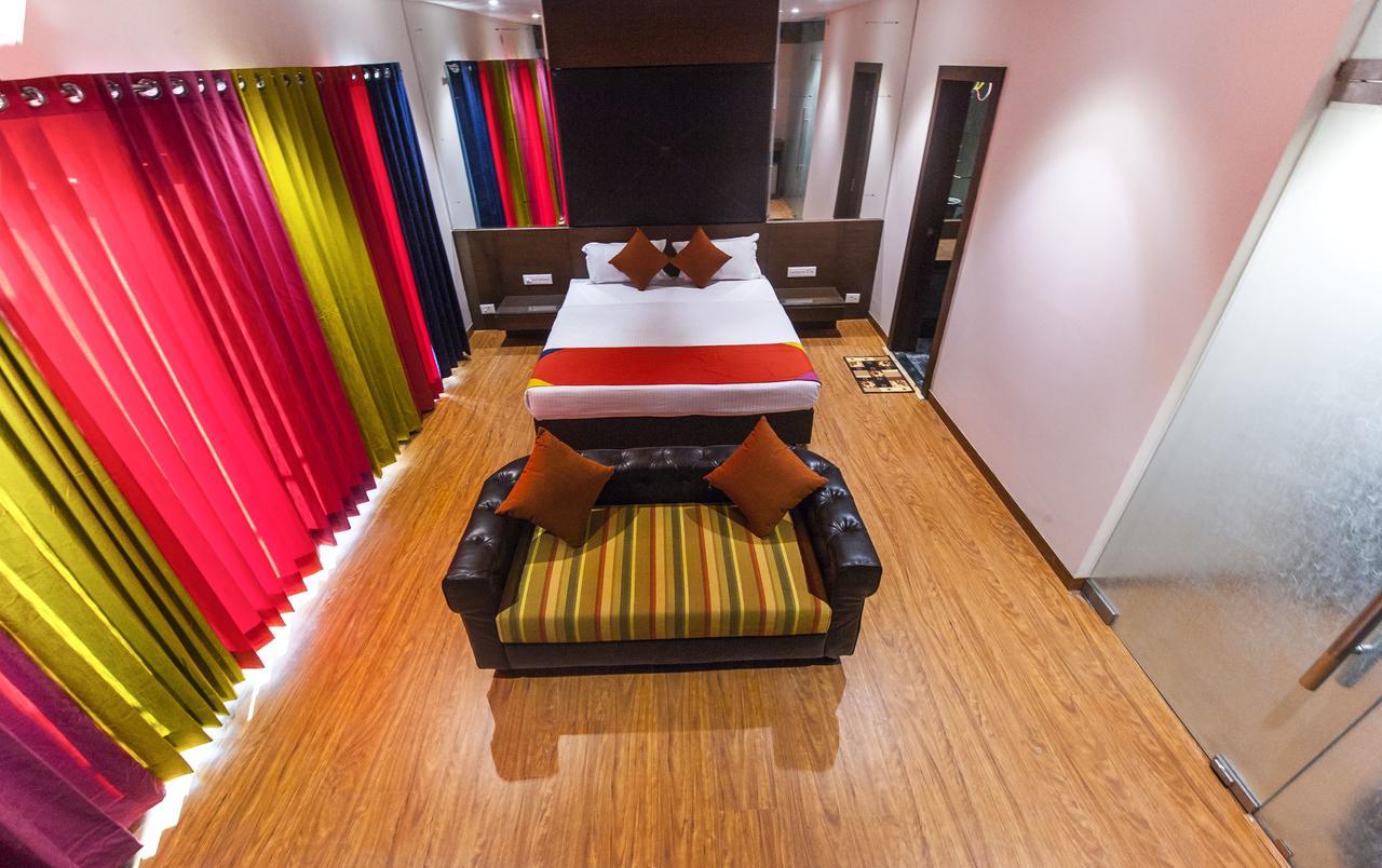 Hotel Atharva Ujjain Exteriör bild