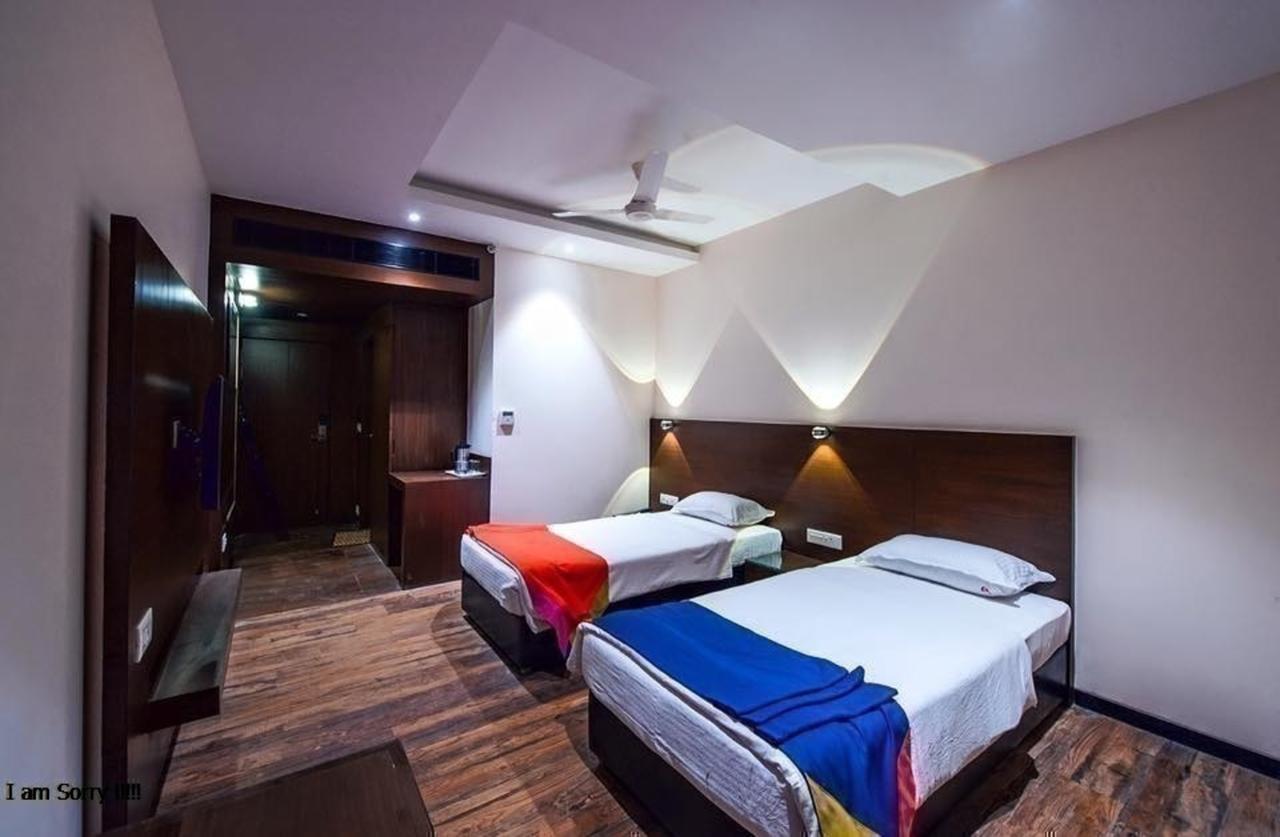Hotel Atharva Ujjain Exteriör bild