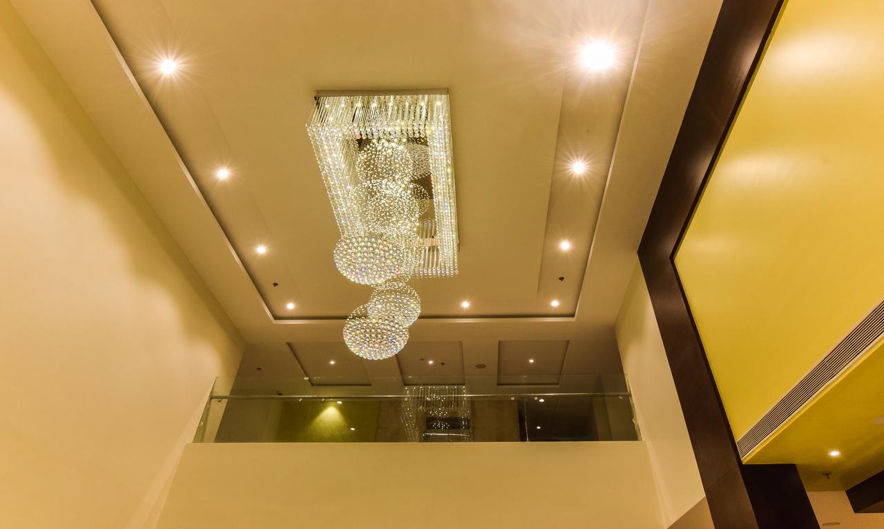 Hotel Atharva Ujjain Exteriör bild