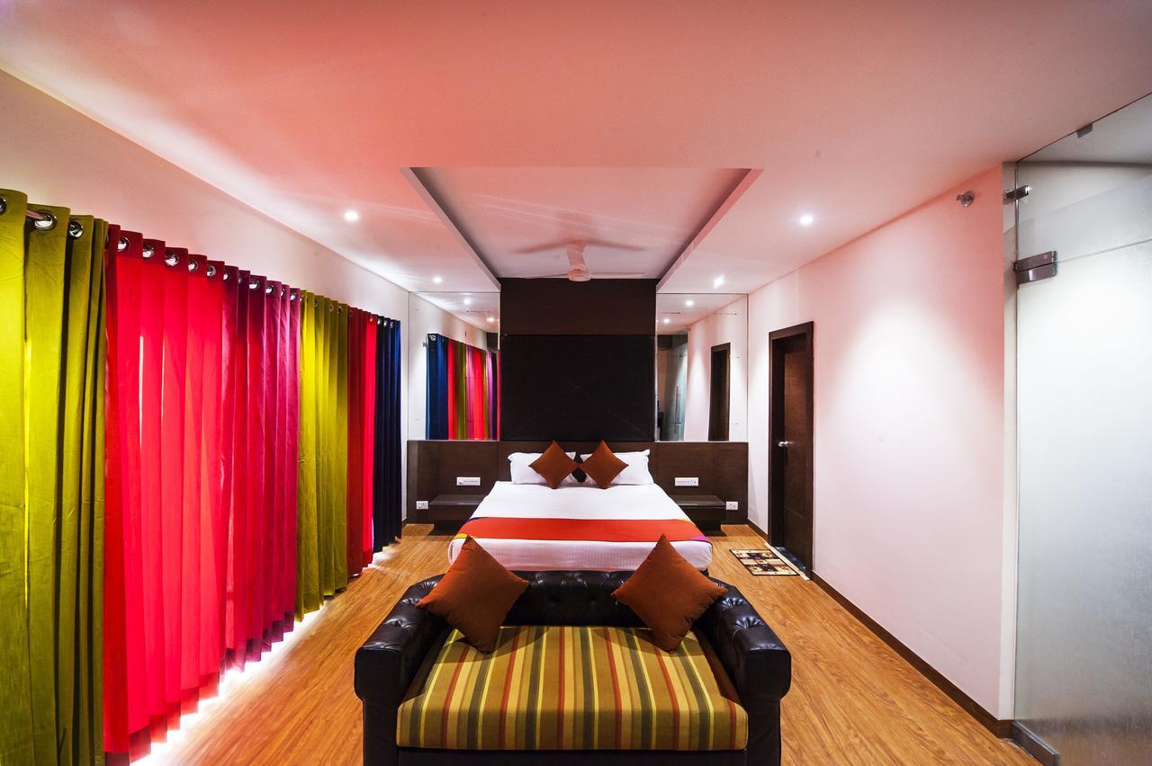 Hotel Atharva Ujjain Exteriör bild