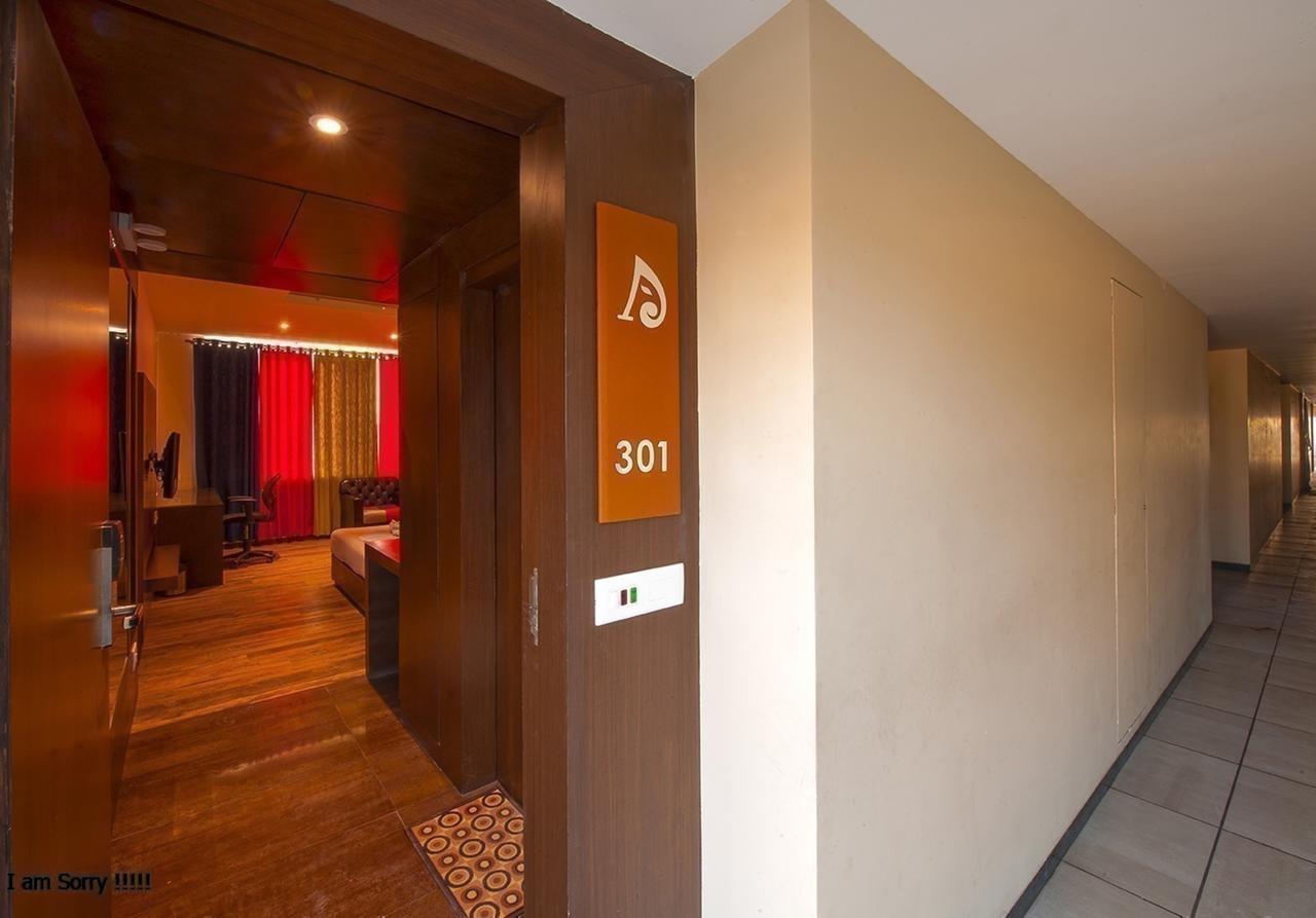 Hotel Atharva Ujjain Exteriör bild